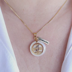 Colar biomedicina madrepérola dourado Cód: C171 - comprar online