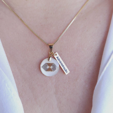 Colar administração madrepérola dourado Cód: C171 - comprar online