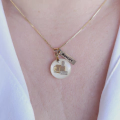 Colar manicure madrepérola dourado Cód: C171 - comprar online