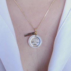 Colar madrepérola direito dourado Cód: R100 - comprar online