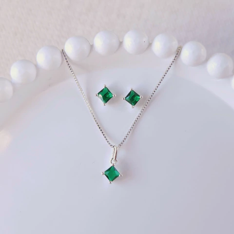 Conjunto quadrado cravejado zircônia verde em prata leve 4mm Cód: J101 - comprar online