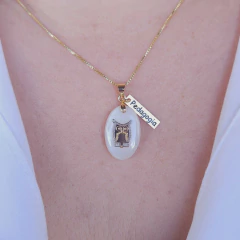 Colar pedagogia madrepérola dourado Cód: C171 - comprar online