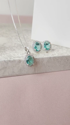 Conjunto oval cravejado zircônias cristal prata leve 10mm Cód: J104 na internet