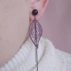 Brinco alongado folha design duplo prata leve Cód: B138 - comprar online