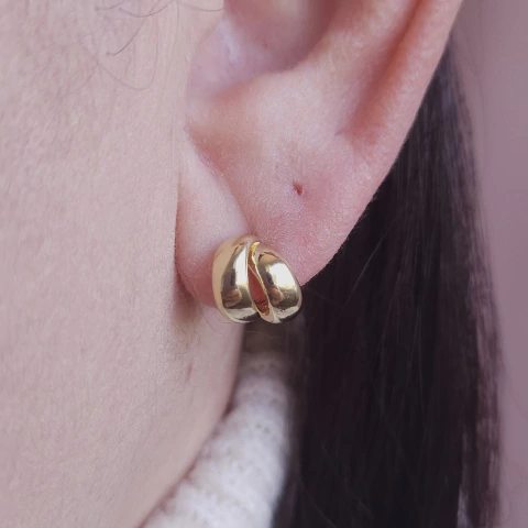 Brinco meia argola minimalista banho ouro hipoalergênico Cód: B176 - comprar online