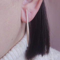 Brinco alongado prata leve minimalista 5,5 cm Cód: B139 - Passion