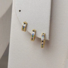 Trio de argolinhas cravejadas com zircônias coloridas banho ouro Cód: K134 - comprar online