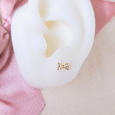 Brinco laço cravejadalo com zircônias cristal tarraxa baby Cód: I116 - comprar online