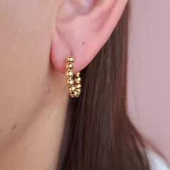 Brinco argola bolinhas dourado Cód: A115