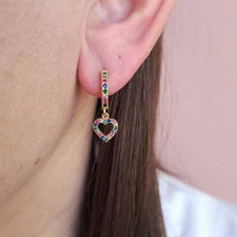 Brinco argola coração vazado colorido Cód: A106