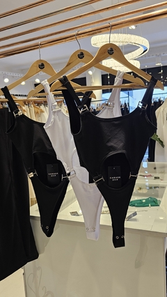 Body Mollán cavado con hebillas - tienda online