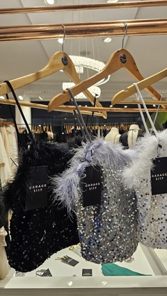 Top Taylor shiffon, paillette y plumas importado