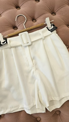 Imagen de Short alexandra con cinturón fucsia hipnotic