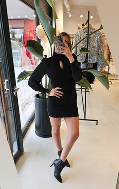 Vestido Shinny cuello alto manga larga, espalda descubierta - comprar online