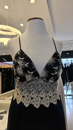 Imagen de Vestido Amelier bustier bordado y guipure largo falda de satén