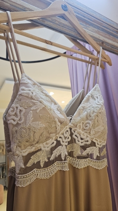 Vestido Victory bustier de encaje y falda de satén - comprar online