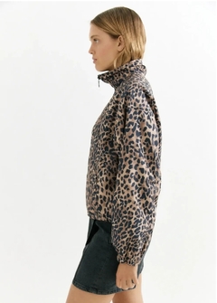 Campera Alison rompe viento animal print - GARAGE 3117