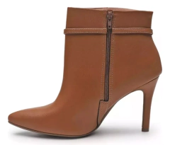 Botineta Astary importada con hebilla y candado en internet