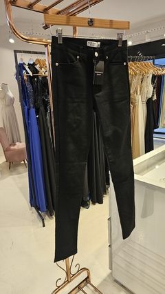 Jean Eclipta negro clasico elastizado chupin