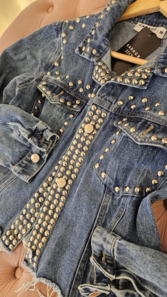 Campera Lula jean con tachas en internet