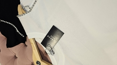 Remera Herrery con hombro calado y strass importada - tienda online