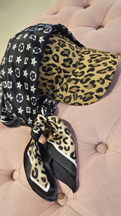 Imagen de Pañuelo Lv animal print estampado