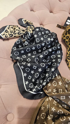 Pañuelo Lv animal print estampado