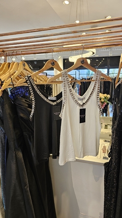 Musculosa Zamira con contorno de strass en breteles