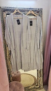Cardigan Melani largo hilo súper suave con bolsillos y tajo