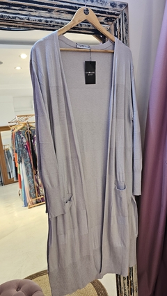 Cardigan Melani largo hilo súper suave con bolsillos y tajo en internet
