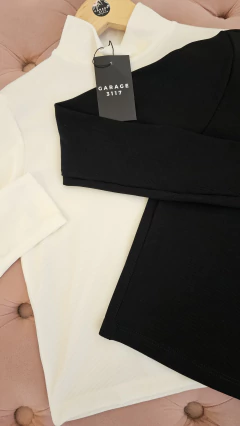 Imagen de Polera Vanina morley cuello alto manga larga