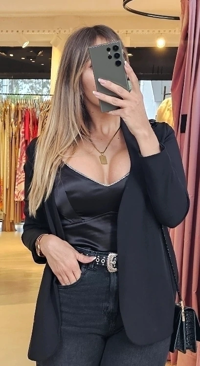 Musculosa Star saten con espalda elastizada y borde de strass - comprar online