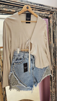 Short Tarina con detalles animal print en internet