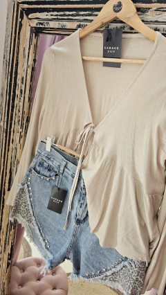 Short Tarina con detalles animal print