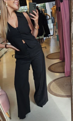 Imagen de Chaleco Victory botones adelantep con lazo atrás para atar