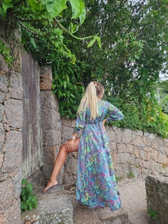 Vestido Viku kimono de satén de seda estampado importado
