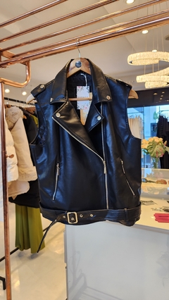 Chaleco Gigi importado con cinturón negro - comprar online
