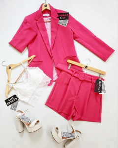 Short alexandra con cinturón fucsia hipnotic