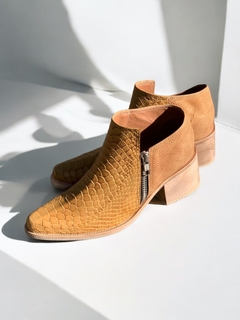 Art 3020 Bota irregular