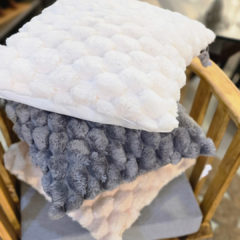 ALMOHADON PIEL CIRCULOS ALPES - comprar online