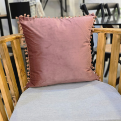 ALMOHADON BORDE POMPOM en internet