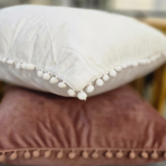 ALMOHADON BORDE POMPOM