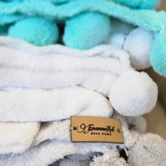 MANTA POLAR POMPON - tienda online