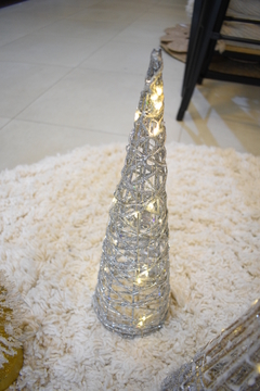 ARBOL CONO CON LUZ