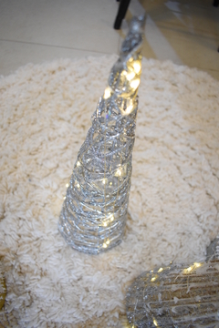 ARBOL CONO CON LUZ en internet