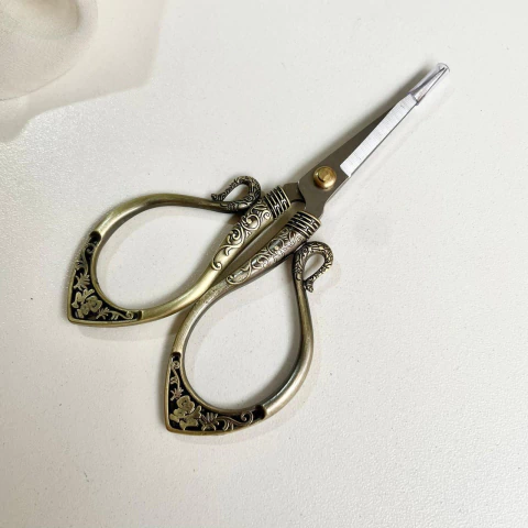 Tesoura Ruyi - Envelhecida - comprar online