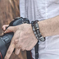 Pulseira Masculina Cruz em Couro e Aço Inox Fecho Magnético - comprar online