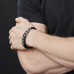 Pulseira Masculina de Couro Duplo e Aço Inoxidável na internet