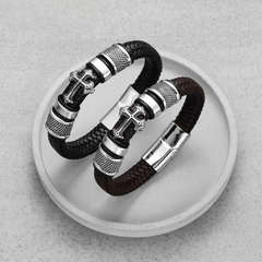 Pulseira Masculina Cruz em Couro e Aço Inox Fecho Magnético - loja online