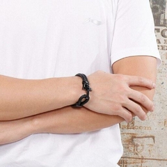 Pulseira Masculina Dupla Trançada Cruz de Couro e Aço Inox - comprar online